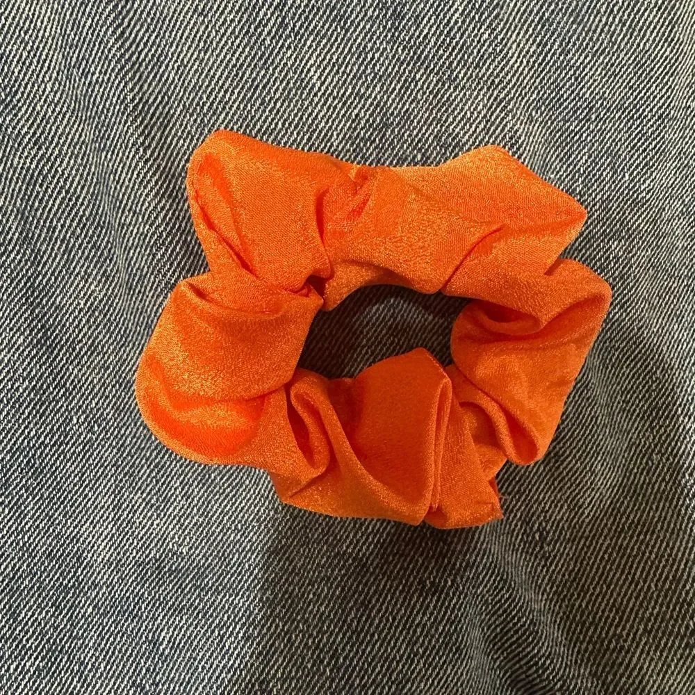 ****  Orange Satin Scrunchie    7834 - WOMEN'S  handmade NWT boutique